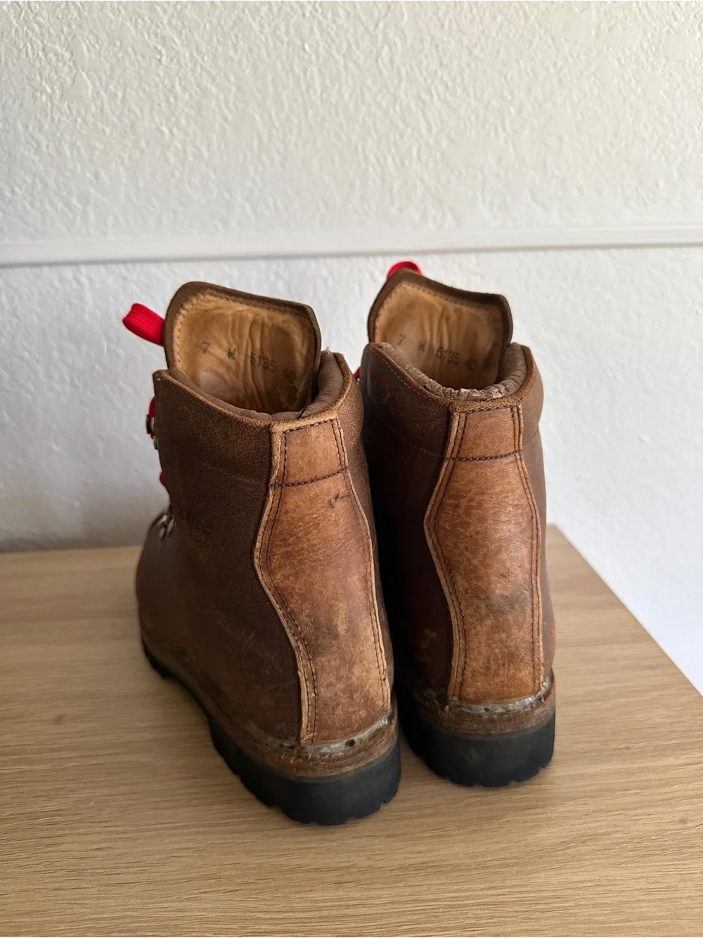 Vintage Raichle Leather Hiking Mountaineering boots 7 M Made in Switzerland